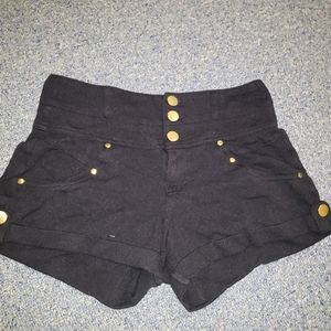 High-waisted three button Ci Sono black shorts